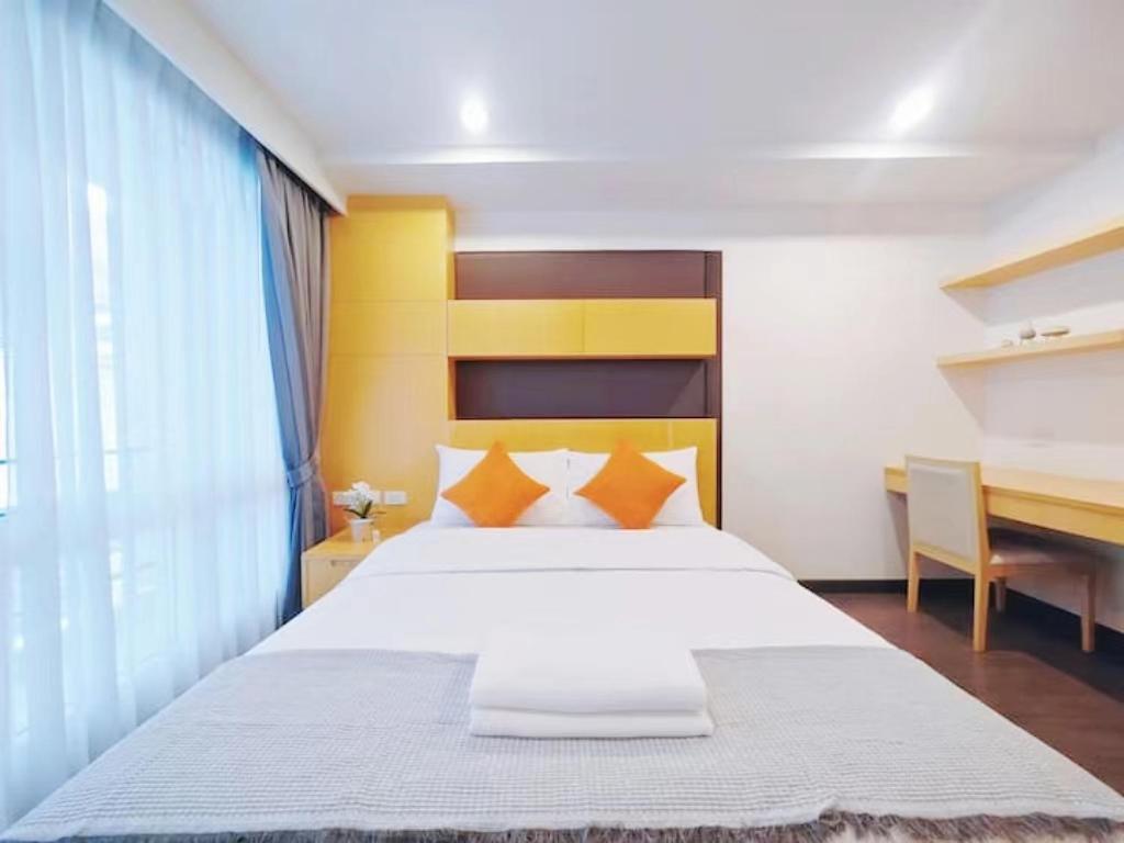 Aparthotel One 3*